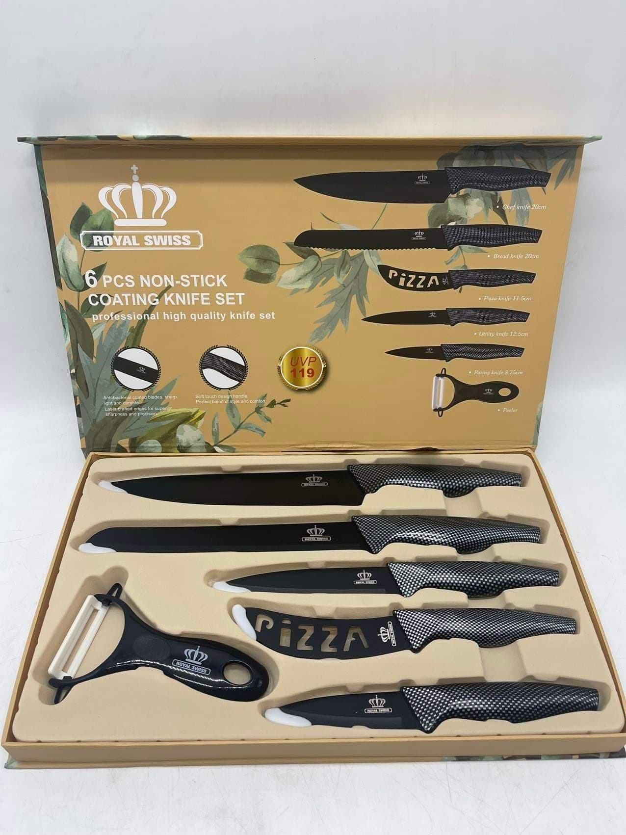 Zestaw sześciu noży Royal Swiss z powłoką nieprzywierającą, w tym nóż do pizzy, nóż szefa kuchni, nóż do chleba, nóż uniwersalny, nóż do obierania i obierak, zapakowane w ozdobne pudełko.