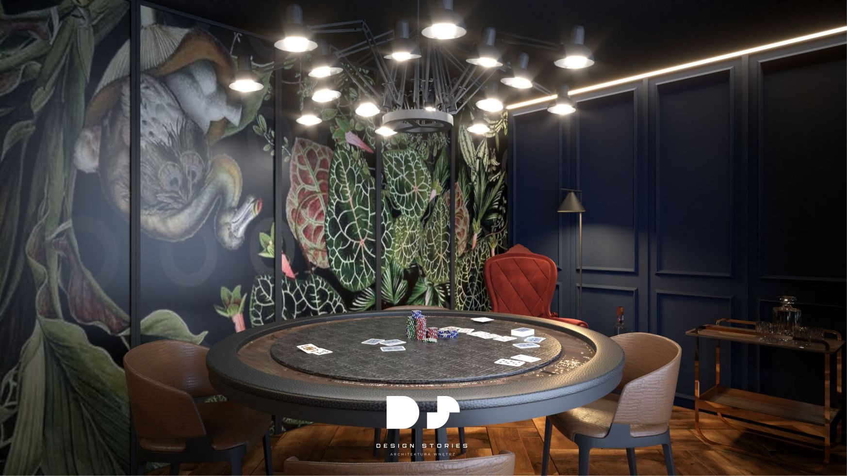 Pokój do gier z okrągłym stołem do pokera, żetonami i kartami, otoczony krzesłami, z tapetą w motywy roślinne i zwierzęce, oświetlony lampą sufitową z wieloma punktami świetlnymi, w tle ciemne...