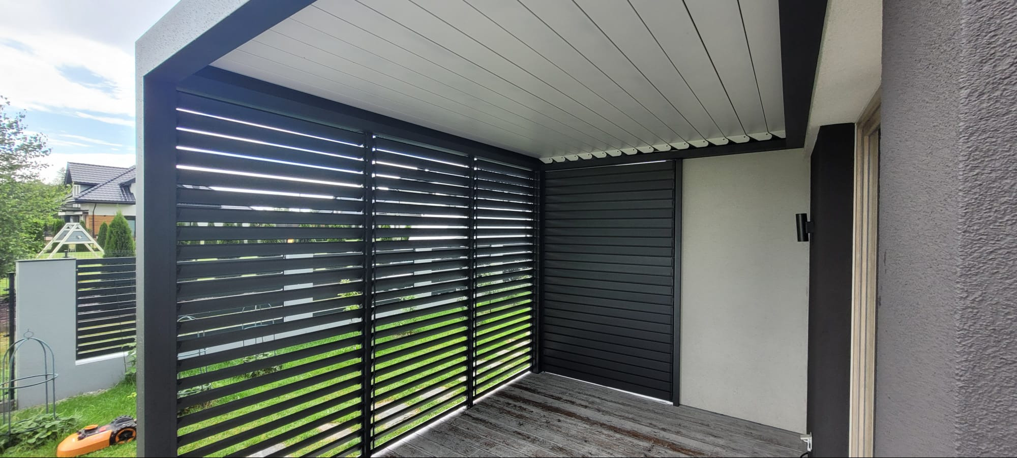 pergola z lamelami poziomymi ruchome