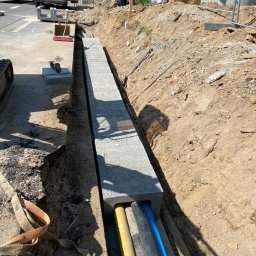 Zabezpieczanie kanalizacji teletechnicznej pod wjazd na budowę 