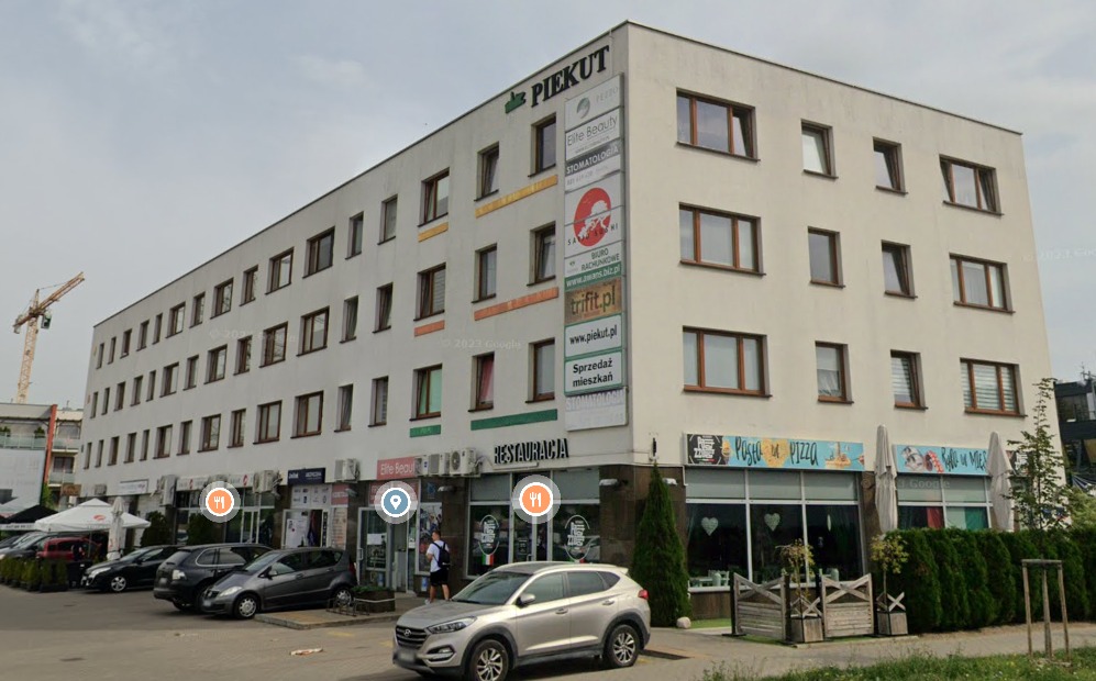 2010-2011 Budynek wielorodzinny z usługami w parterze, parking naziemny. Józefosław.