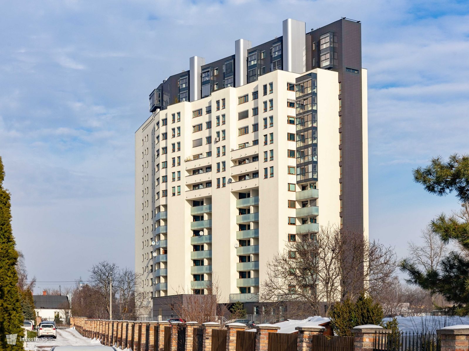 2008-2009 Budynek wielorodzinny z usługami oraz garażami podziemnymi, Piaseczno