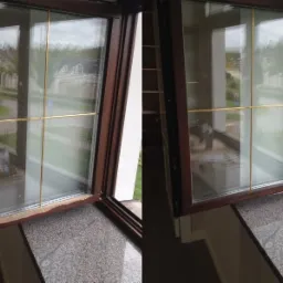 Okna PCV przed i po renowacji w Poznaniu. Brązowa rama, widoczne uszkodzenia przed naprawą, gładka powierzchnia po. Widok na zewnątrz, budynki i zieleń.