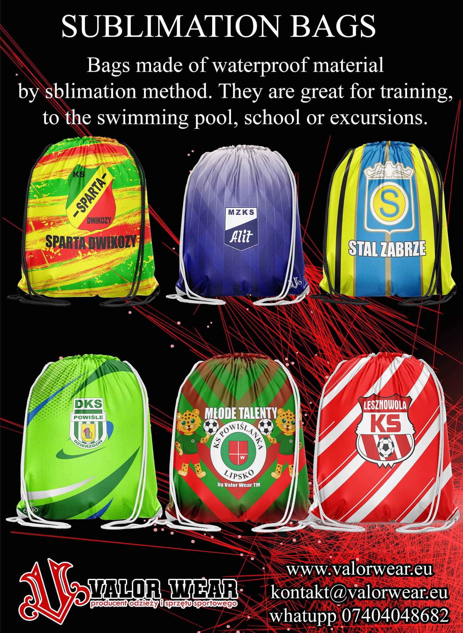 Zestaw sześciu worków sportowych z nadrukami sublimacyjnymi różnych klubów sportowych, wykonanych z wodoodpornego materiału, prezentowanych na czarnym tle z czerwonymi liniami.
