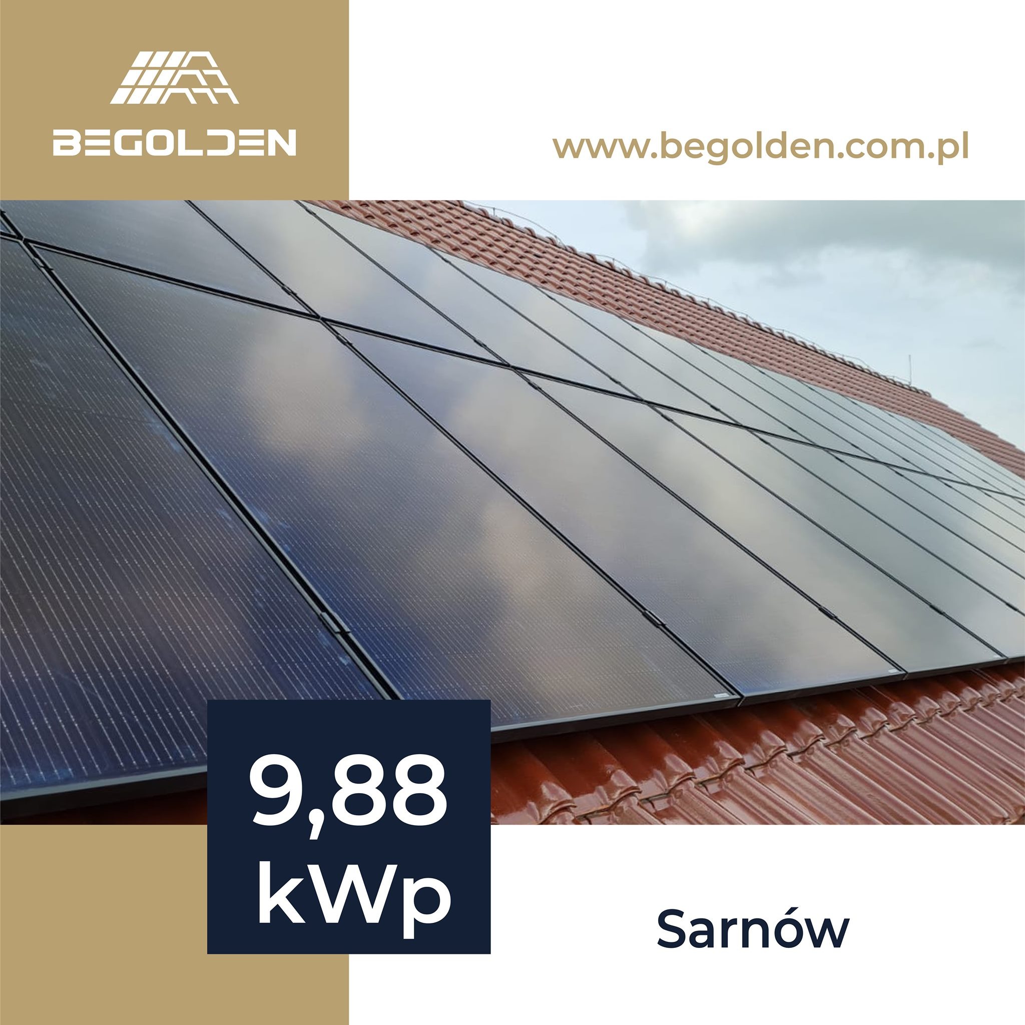 Panel słoneczny o mocy 9,88 kWp zamontowany na dachu z czerwonej dachówki, widok pod kątem, logo firmy Begolden i adres strony internetowej w górnej części kadru, miejscowość Sarnów w dolnej części.
