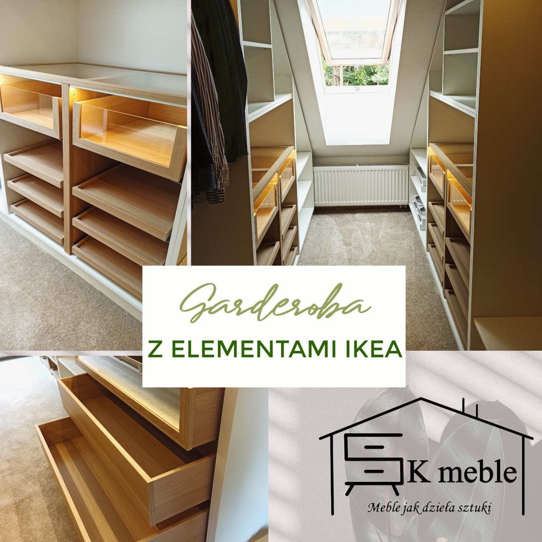 Jasna garderoba na poddaszu z oknem dachowym, wyposażona w białe półki i szuflady z jasnego drewna, niektóre z podświetleniem LED; widoczny fragment dywanu i grzejnika.