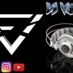 Grafika z logo DJ VonFox, słuchawkami i ikonami mediów społecznościowych na czarnym tle.