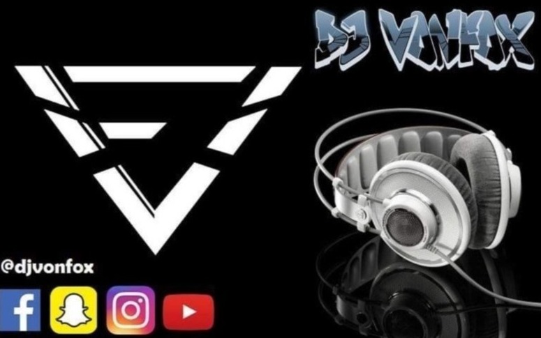Grafika z logo DJ VonFox, słuchawkami i ikonami mediów społecznościowych na czarnym tle.