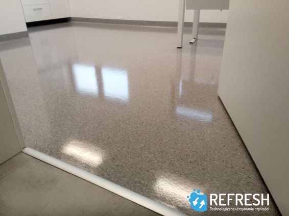 Polimeryzacja posadzki pcv.