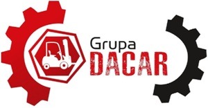 Logo firmy Grupa-Dacar.pl z wizerunkiem wózka widłowego w czerwonym sześciokącie otoczonego czerwoną zębatką po lewej i czarną po prawej stronie.