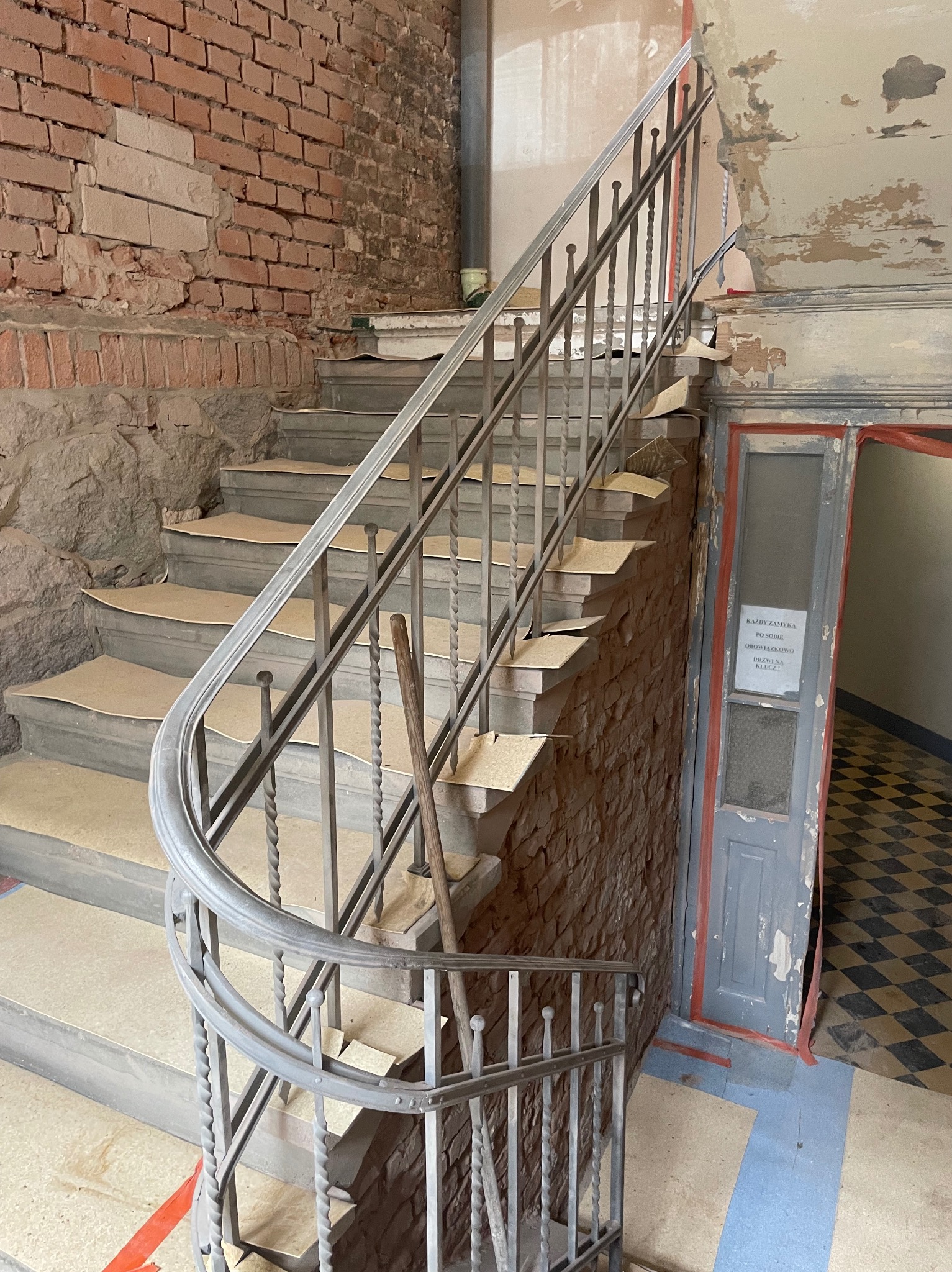 Piaskowanie barierki 20 MB. Szpital powiatowy w pasłęku ul kopernika 24a