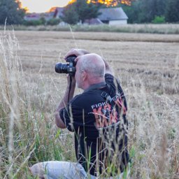 Moja praca - w trakcie zdjęć sesji plenerowej - "Wiejskie krajobrazy", Rozbórz, Polska, sierpień, 2022