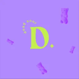 Grafika przedstawia literę D w kolorze limonkowym, otoczoną czterema fioletowymi żelkowymi misiami na fioletowym tle. Nad literą D znajduje się napis 'dead sour' ułożony w łuk. Obok litery D...