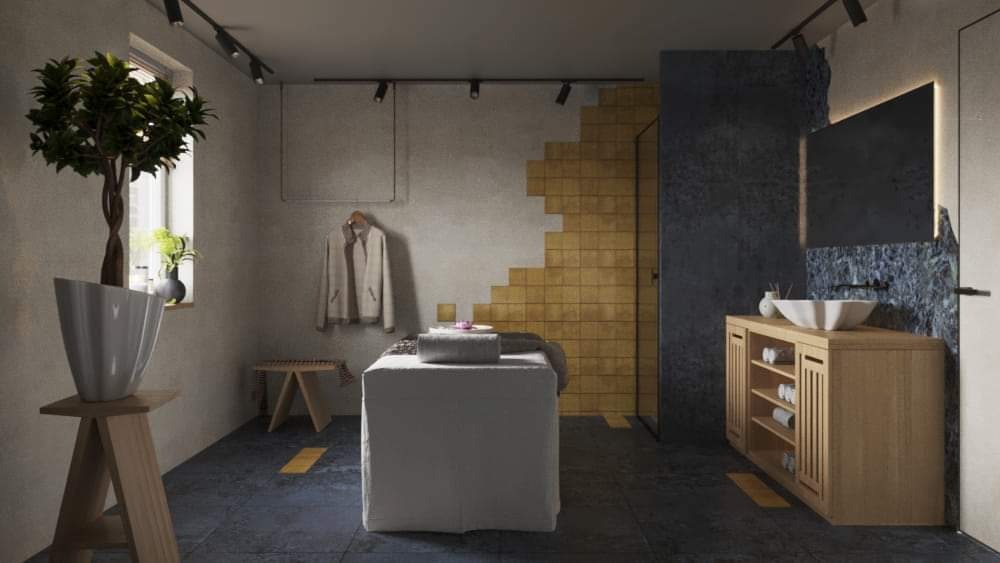 Nowoczesna łazienka z blatem pod umywalkę z jasnego drewna, dekoracyjną ścianą z ciemnego kamienia, złotymi płytkami ułożonymi schodkowo i dużym lustrem z podświetleniem LED.