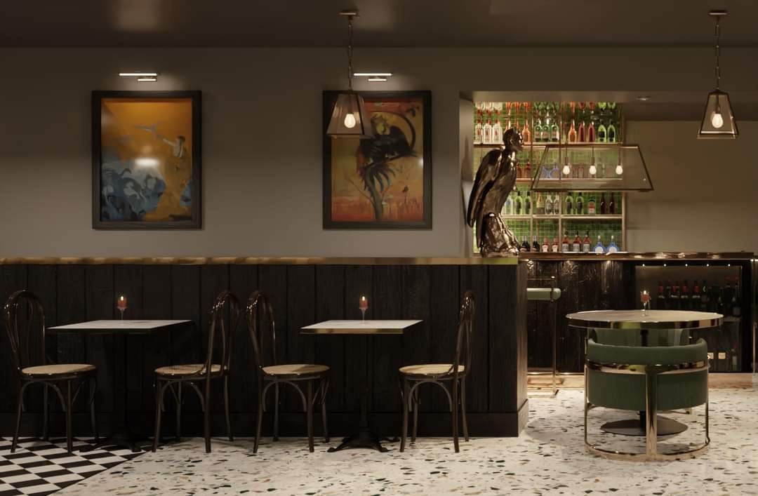 Wnętrze baru z ciemnym drewnem, czarno-białą podłogą w szachownicę i terazzo, złotymi akcentami, oraz rzeźbą orła na barze.