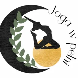 Logo z sylwetką kobiety w pozycji jogi na tle księżyca i gałązki z liśćmi, obok napis 'Joga w pełni' w ozdobnej czcionce.