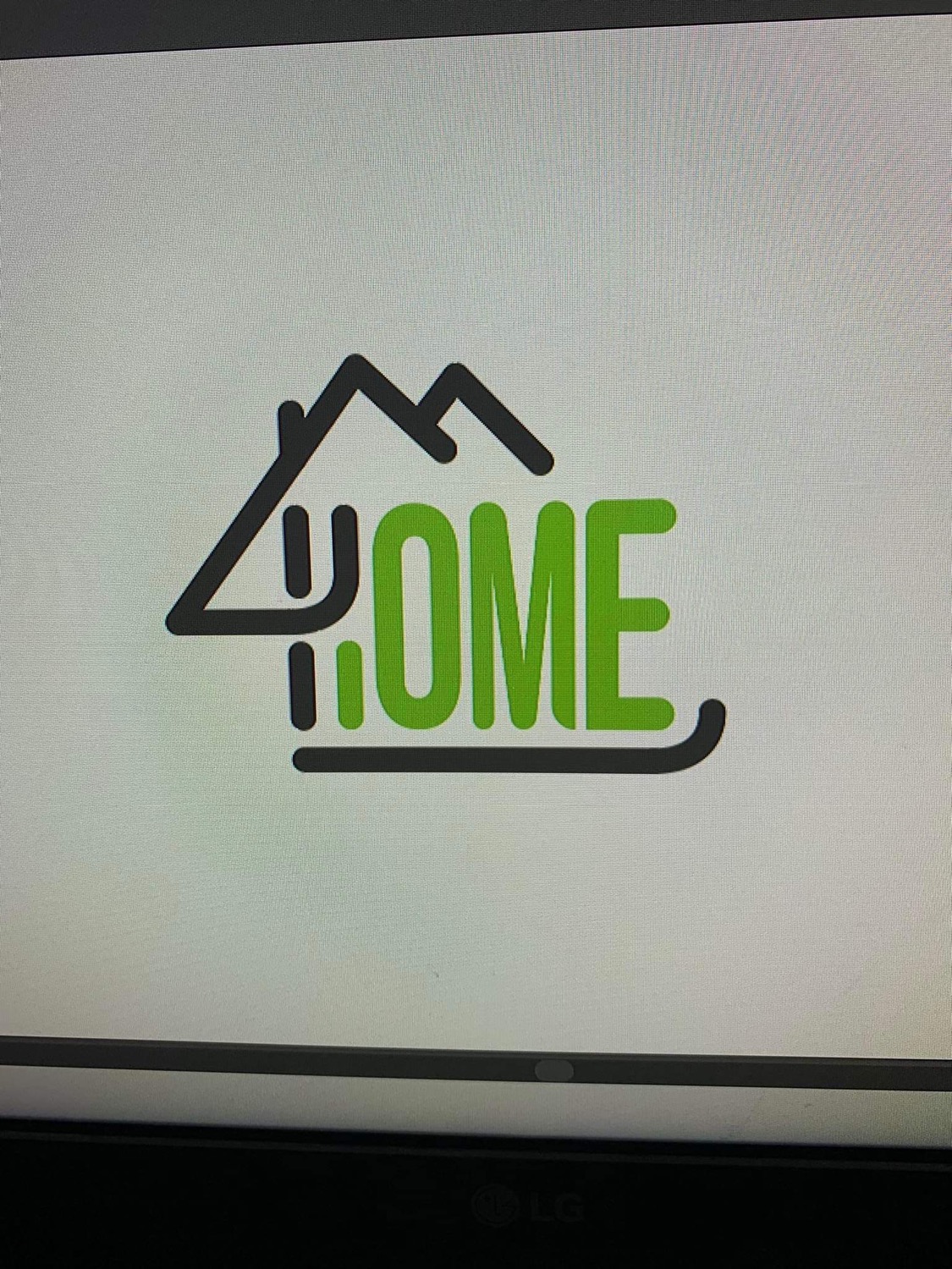 Minimalistyczne logo w kolorach szaro-zielonym, przedstawiające stylizowany dom z napisem 'HOME'.