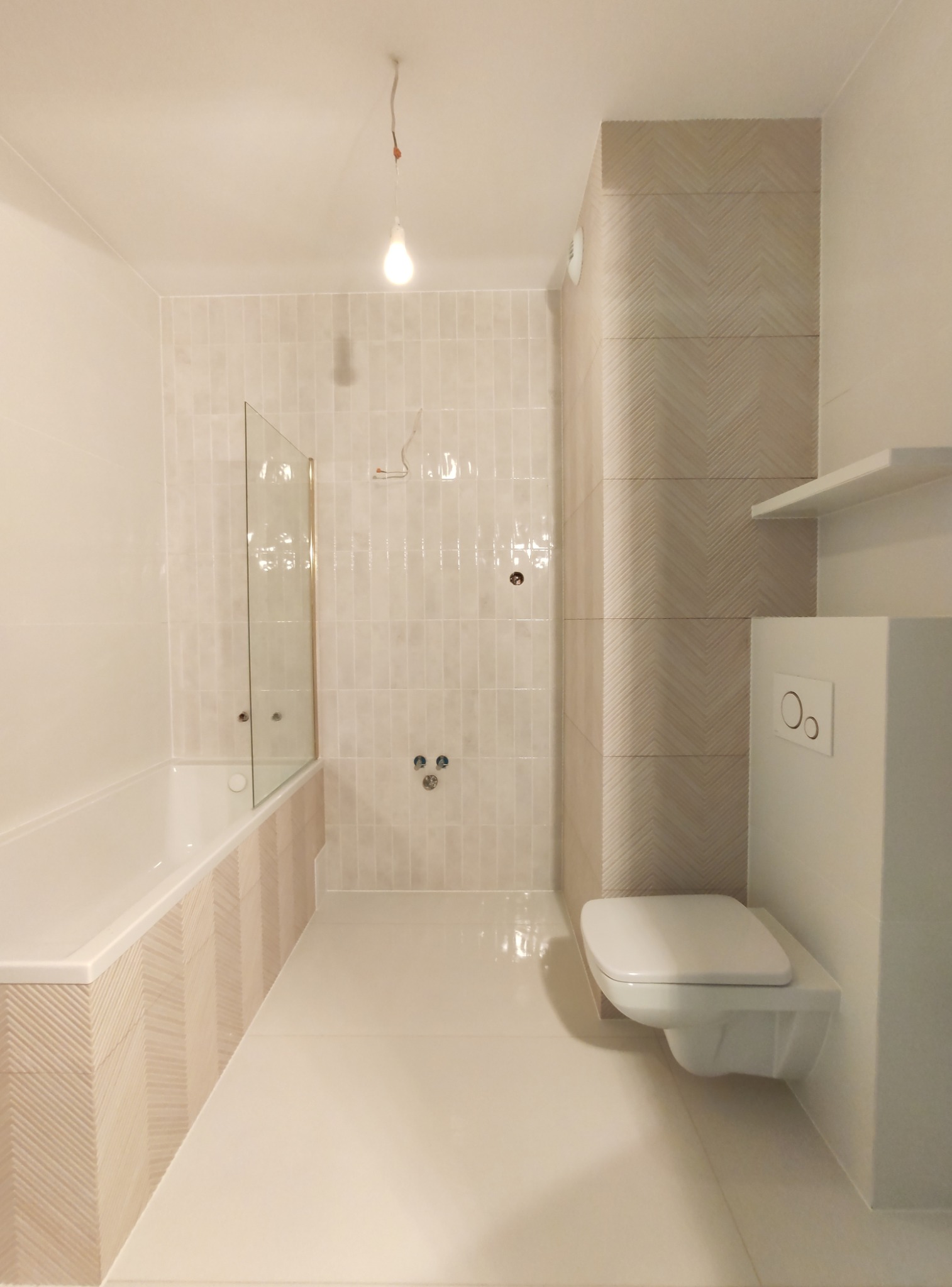 Ułożenie płytek w łazience Zabudowa Geberit Ustawienie wanny