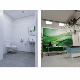 Porównanie wykończonej łazienki z uchwytami dla niepełnosprawnych i pomieszczenia z aparaturą medyczną na tle zielonej grafiki ściennej.