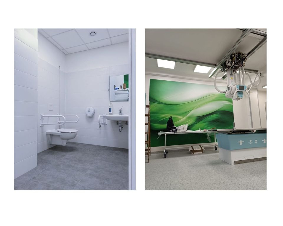 Porównanie wykończonej łazienki z uchwytami dla niepełnosprawnych i pomieszczenia z aparaturą medyczną na tle zielonej grafiki ściennej.