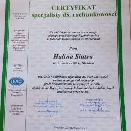 Certyfikat specjalisty ds. rachunkowości Stowarzyszenia Księgowych w Polsce dla Haliny Siutry, wydany we Wrocławiu w 2020 roku, z podpisami dyrektora biura i prezesa zarządu oddziału Dolnośląskiego.