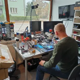 W tym bałaganie pracuję.