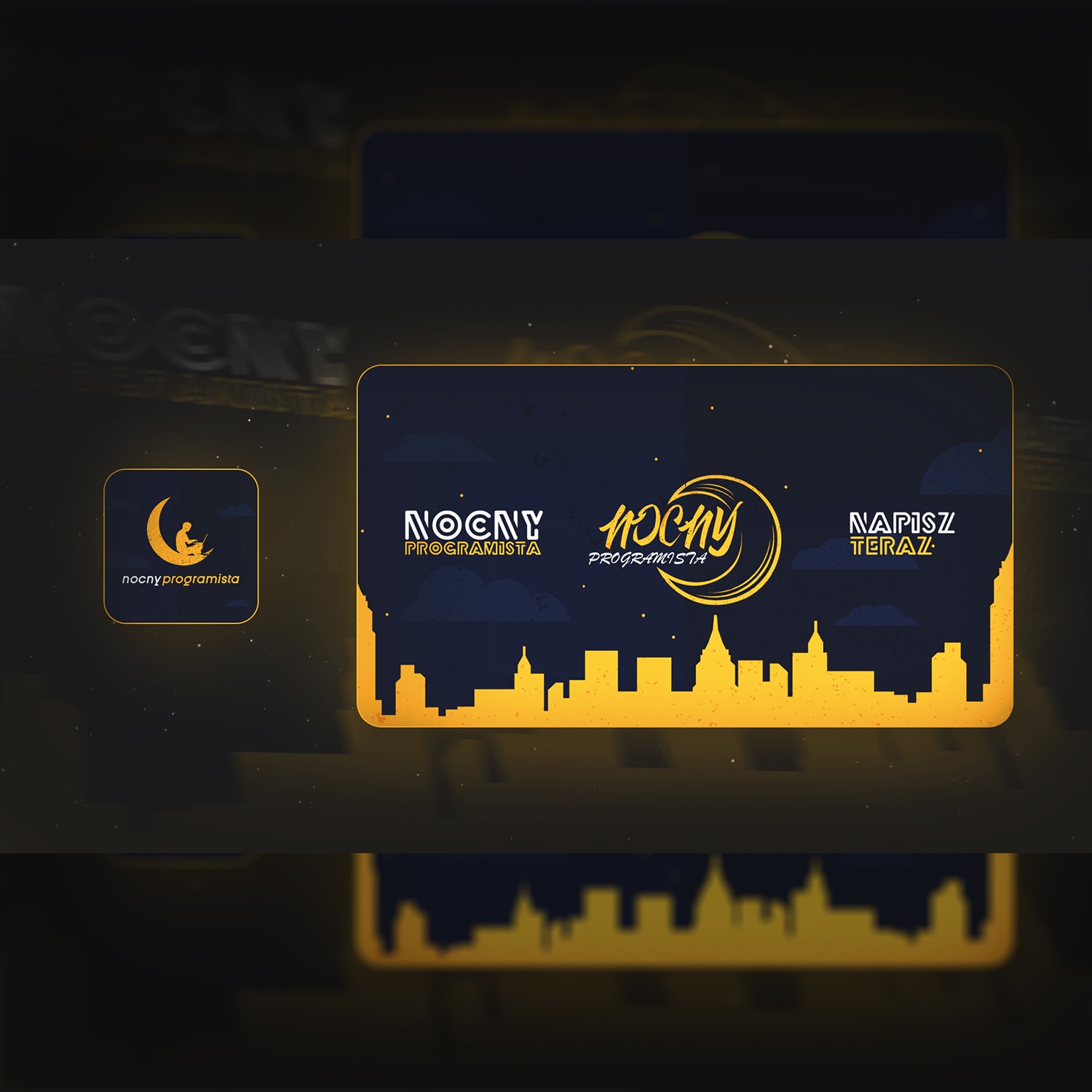 Ilustracja koncepcji 'Nocny Programista' z sylwetką miasta w odcieniach granatu i złota, logo z programistą siedzącym na księżycu i hasłem 'Napisz teraz'.