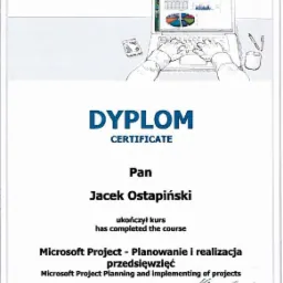 Skan dyplomu ukończenia kursu Microsoft Project - Planowanie i realizacja przedsięwzięć, wystawionego przez BizTech Konsulting S.A. dla Jacka Ostapińskiego, z datą 2018-02-11 i podpisem trenera...