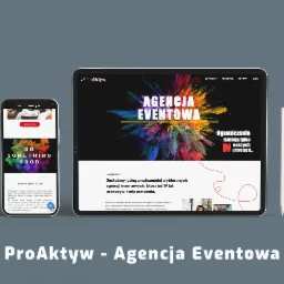 Prezentacja responsywnej strony internetowej agencji eventowej 'ProAktyw' na tablecie i smartfonie, z widocznym stylusem obok tabletu.