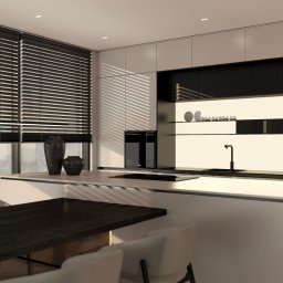 KB Interior Design Karol Budziszewski - Nowoczesna kuchnia z wyspą i czarnymi akcentami: żaluzje, sprzęt AGD, armatura. Minimalistyczny design, oświetlenie LED, widok na miasto. Eleganckie wazony dekoracyjne.
