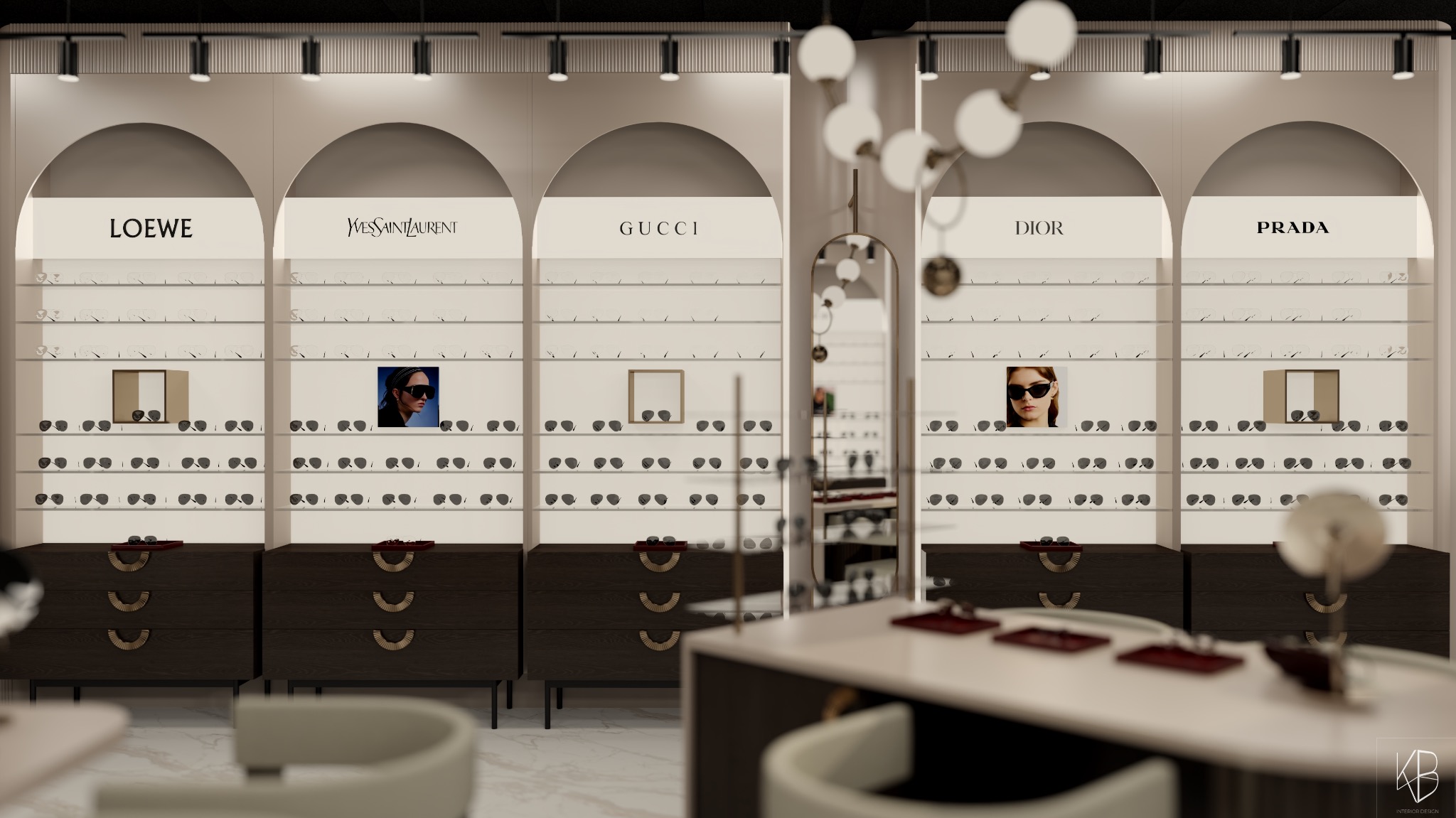 Ekskluzywny salon optyczny z ekspozycją okularów marek Loewe, YSL, Gucci, Dior i Prada. Minimalistyczny design, eleganckie meble i oświetlenie punktowe.