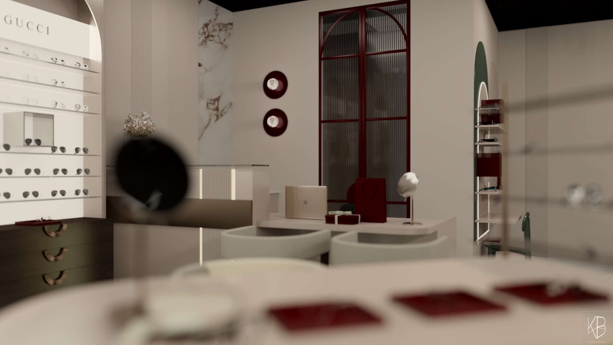 Wnętrze butiku optycznego marki Gucci. Ekspozycja okularów na półkach, eleganckie meble i oświetlenie. Widoczny element dekoracyjny z marmuru. Całość utrzymana w jasnej kolorystyce.