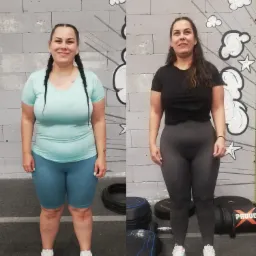 Kobieta przed i po zmianie sylwetki, widoczne efekty wizualne na tle ściany z graffiti w siłowni.