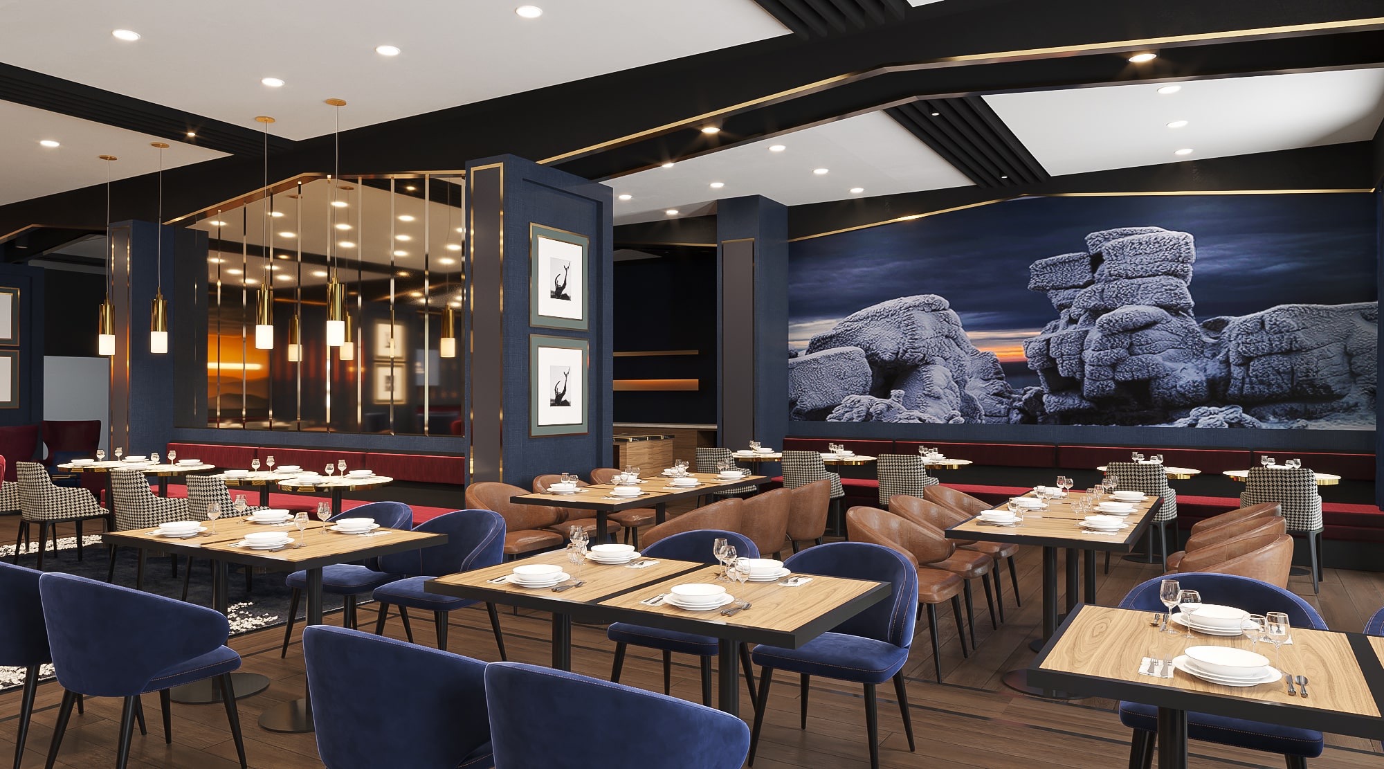 Eleganckie wnętrze restauracji z ciemnymi ścianami, drewnianą podłogą, kwadratowymi stołami nakrytymi białą zastawą, krzesłami w kolorze granatowym i brązowym oraz muralem z motywem górskim...