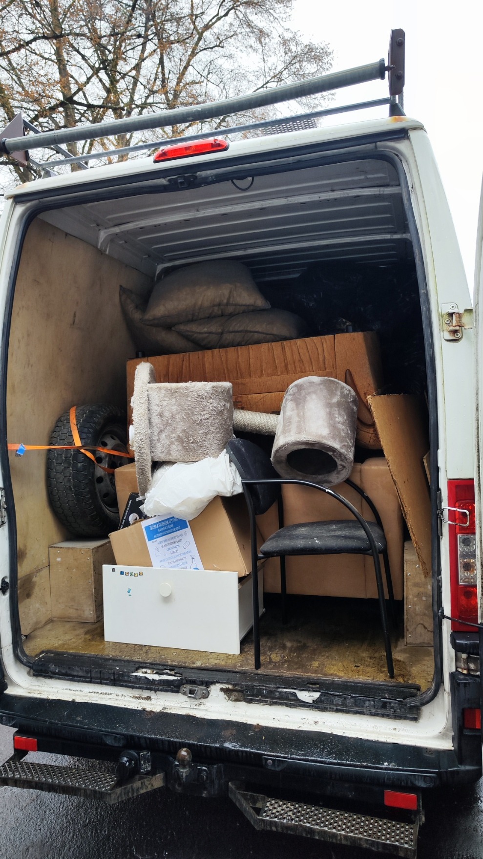 Wywóz gratów na gratowisko