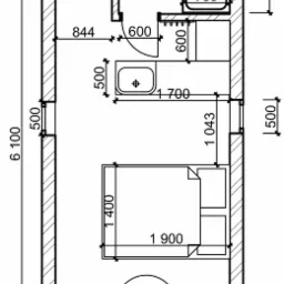 Rzut poziomy mieszkania z wymiarami, pokazujący układ łazienki, sypialni i salonu z okrągłym stołem.