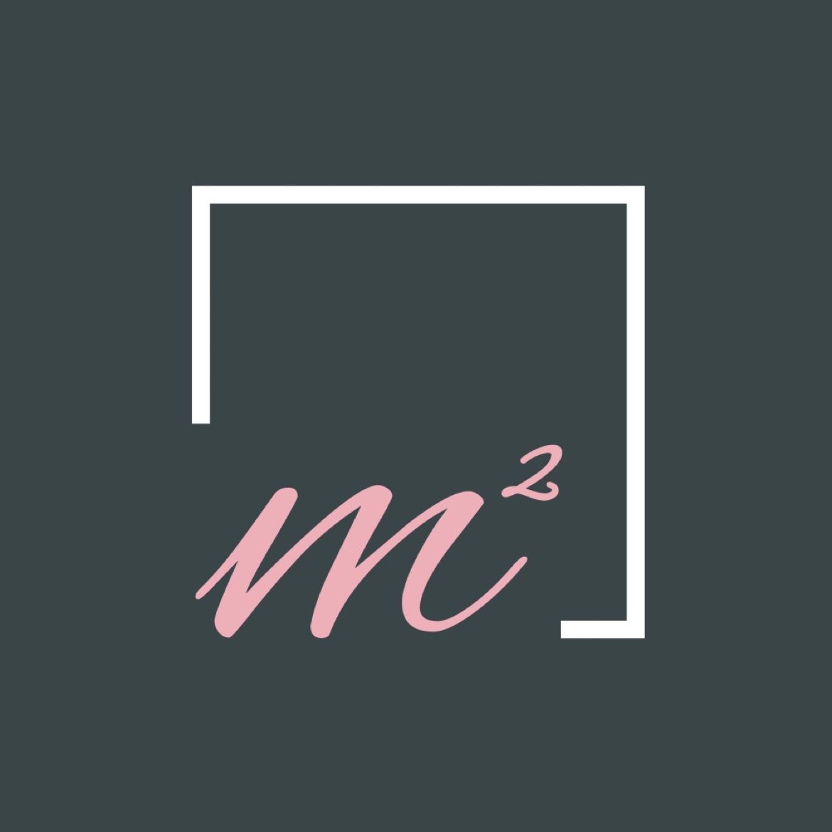 Logo firmy z inicjałami 'm' w kwadracie, stylizowane pismo w odcieniach różu na ciemnoszarym tle.