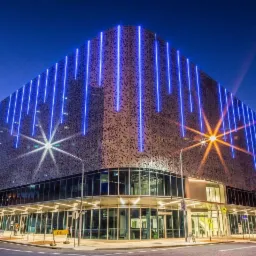 oświetlenie architektoniczne centrum handlowego