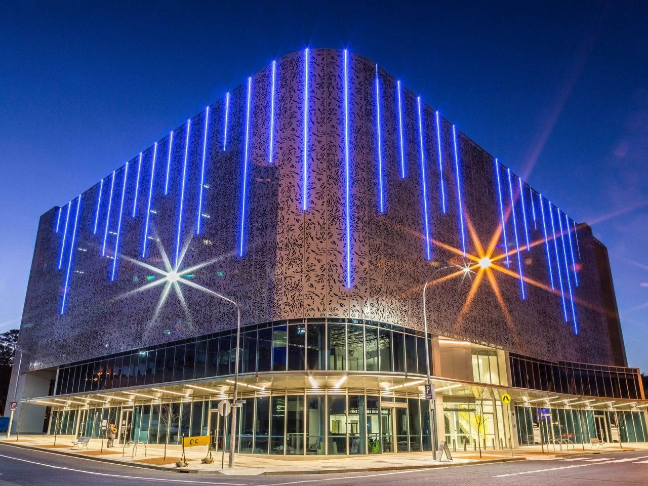 oświetlenie architektoniczne centrum handlowego