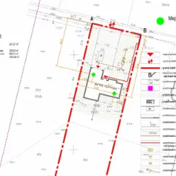 Plan zagospodarowania terenu działki z naniesionymi projektami budynk&oacute;w, utwardzeń, zieleni, miejsc postojowych i instalacji, wraz z bilansem terenu i legendą.
