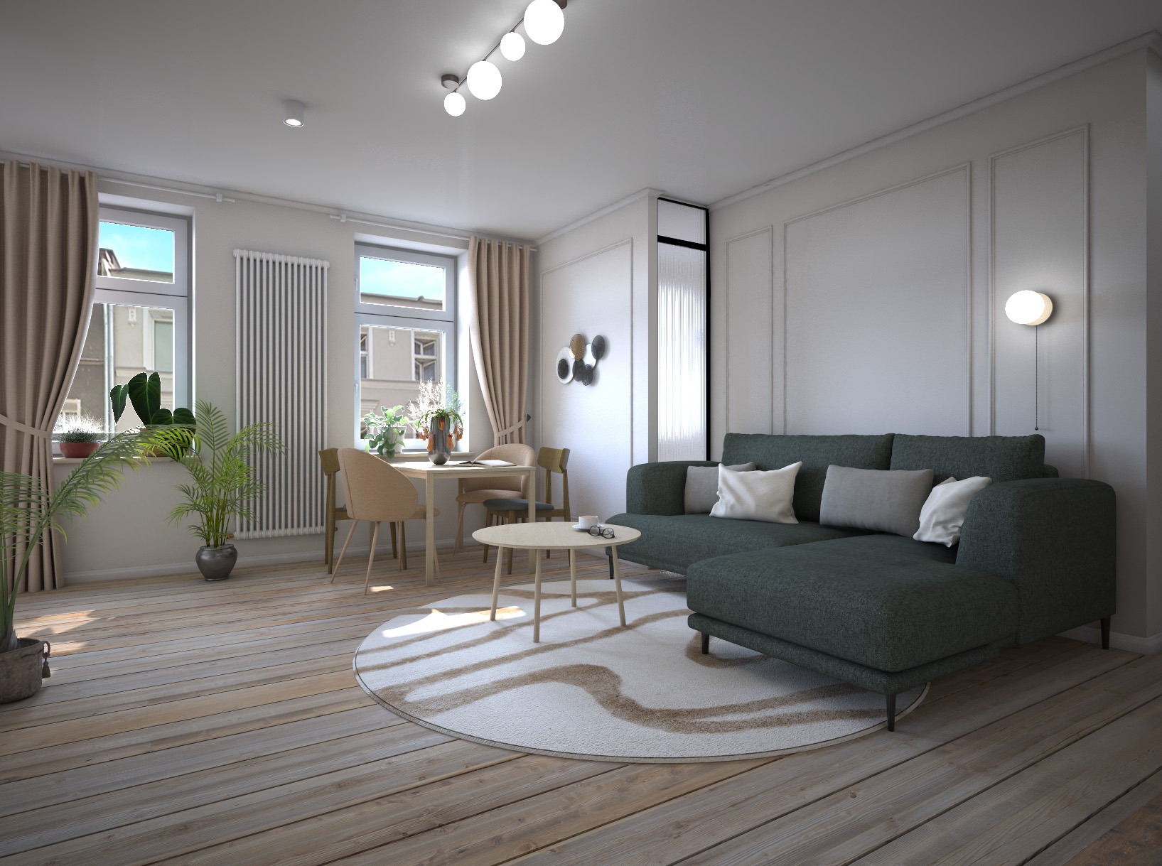 Jasne wnętrze mieszkania z drewnianą podłogą, szarozieloną sofą z poduszkami, okrągłym dywanem, stołem z krzesłami oraz roślinami doniczkowymi przy oknach.