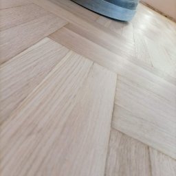 Renowacja podłogi drewnianej