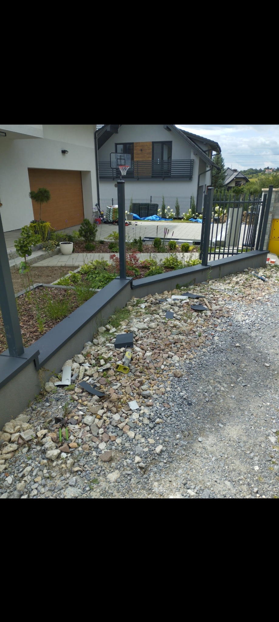 Obróbka murków ogrodzeniowych , czap na słupkach