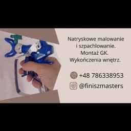 Adamas-Wr - Pistolet natryskowy w dłoni, gotowy do malowania i szpachlowania. Narzędzie do montażu GK i wykończenia wnętrz, prezentowane z bliska.