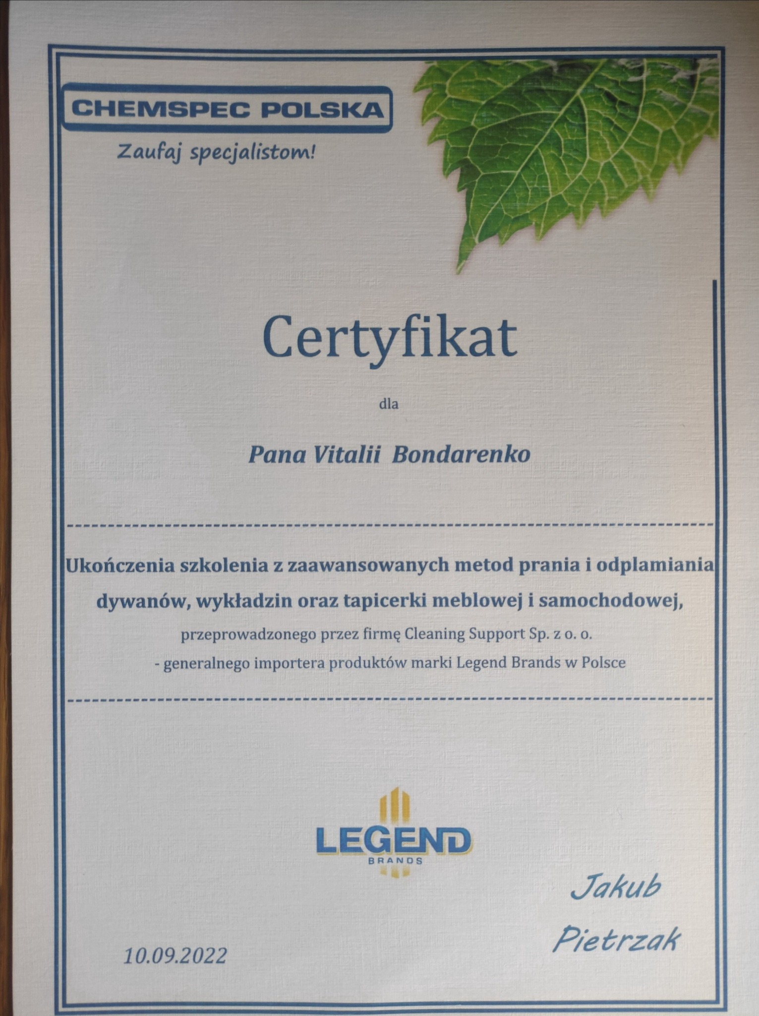 Certyfikat ukończenia szkolenia z zaawansowanych metod prania i odplamiania dywanów, wykładzin oraz tapicerki meblowej i samochodowej, wydany przez ChemSpec Polska dla Pana Vitalii Bondarenko, data...