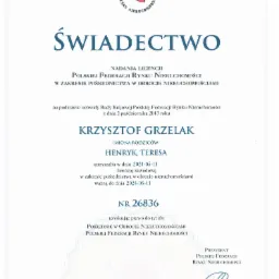 Skan świadectwa nadania licencji pośrednika w obrocie nieruchomościami, wydanego przez Polską Federację Rynku Nieruchomości dla Krzysztofa Grzelaka, z datą ważności do 2024-05-11.