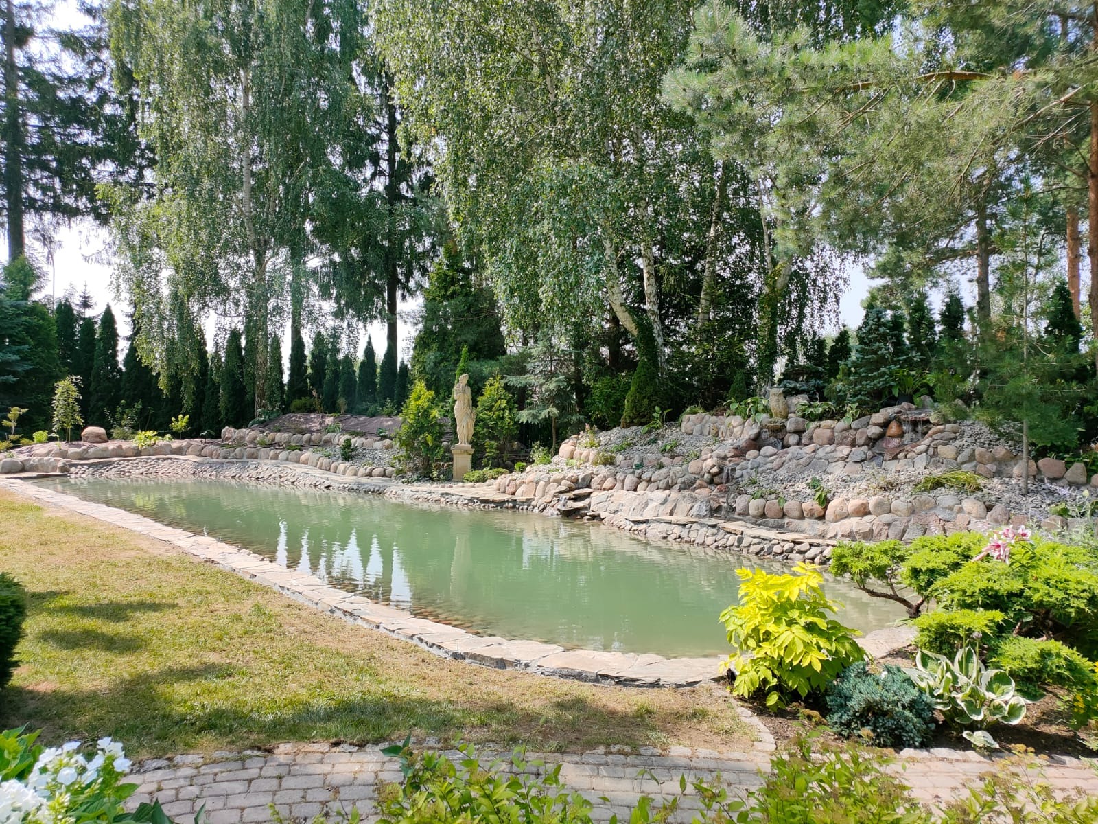 staw kąpielowy w ogrodzie