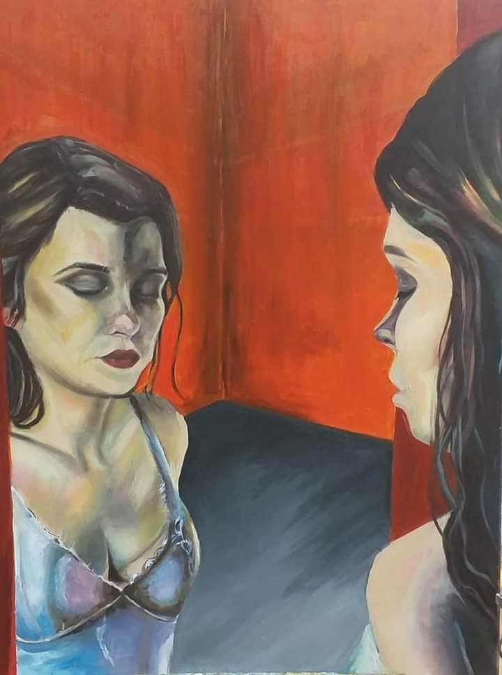 Obraz olejny przedstawiający kobietę patrzącą w lustro w pomieszczeniu z pomarańczowymi ścianami. Widoczne odbicie i profil kobiety. Ekspresjonistyczny styl malarski z widocznymi pociągnięciami...