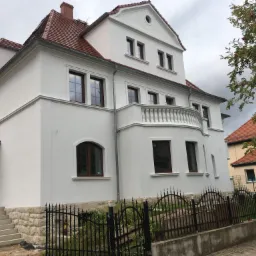 Elewacja budynku mieszkalnego- posesja prywatna