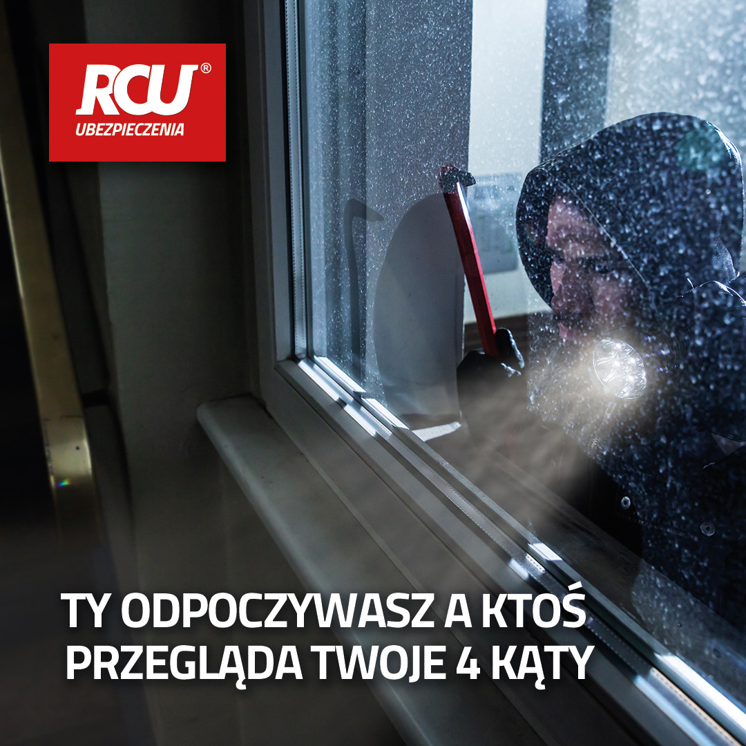 Złodziej z łomem i latarką próbuje włamać się przez okno, w tle logo firmy ubezpieczeniowej RCU i napis: Ty odpoczywasz a ktoś przegląda Twoje 4 kąty.